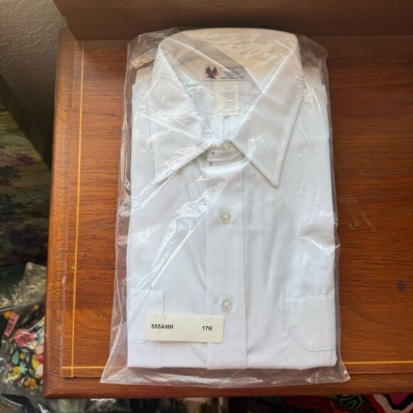 Horace Small Apparel Co. Men’s Professional White Shirts AMR - Bundle of 3 - Picture 2 of 6